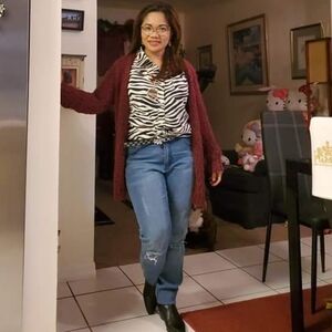 Burgundy Fussy open front cardigan sz medium